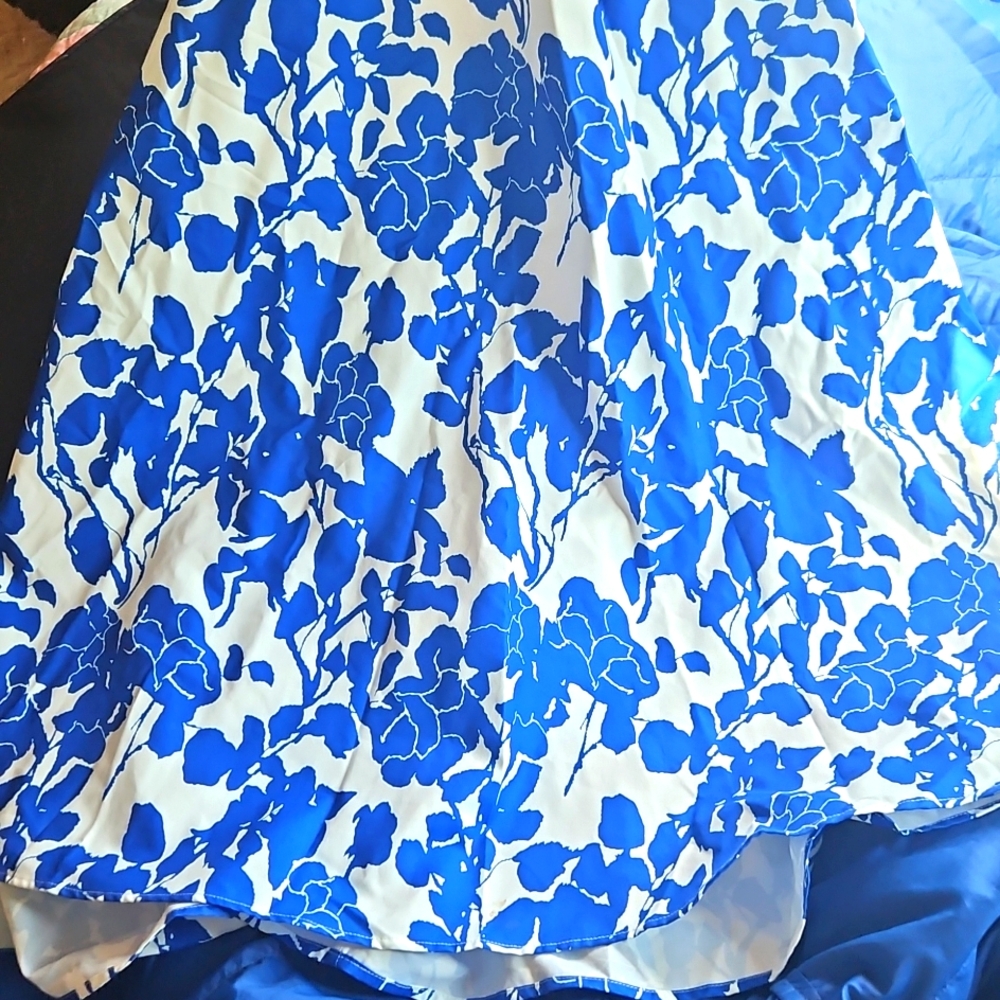 New! Vibrant blue & white puffy sleeve criss-cross open back summer dress - Picture 4 of 5
